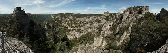 À droite, le Douminal, point culminant du chaos.