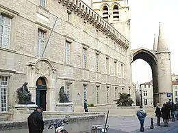 Façade en partie remaniée à l'époque moderne de l'ancien monastère-collège Saint-Germain-Saint-Benoît à Montpellier (actuelles faculté de médecine et cathédrale Saint-Pierre).