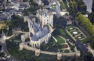 Vue aérienne du château de Montreuil-Bellay.