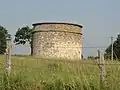 Pigeonnier en ruine.