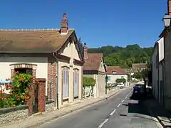 Ambiance du village, la rue Saint-Denis.