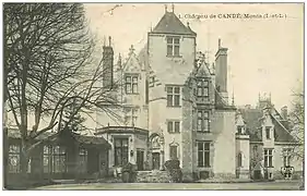 Carte postale en noir et blanc représentant la façade d'un château.