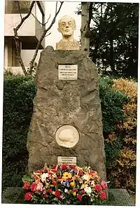 Monument à Pierre Virlogeux et Claude Rodier