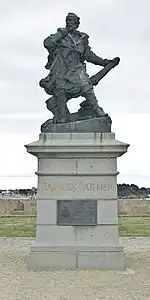 Statue représentant Jacques Cartier, œuvre du sculpteur Georges Bareau et fonderie d'art du Val d'Osne à Paris.
