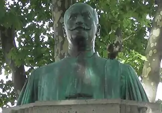 Monument à Joseph Anglade du sculpteur Joachim Costa.