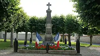 Le monument aux morts de Louvois.