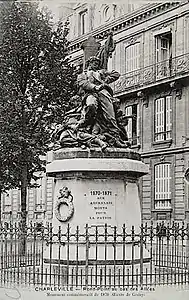 Monument à Charleville-Mézières, détruit en 1918.
