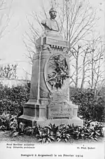 Buste de Maurice Berteaux« Monument à Maurice Berteaux à Argenteuil », sur À nos grands hommes,« Monument à Maurice Berteaux à Argenteuil », sur e-monumen