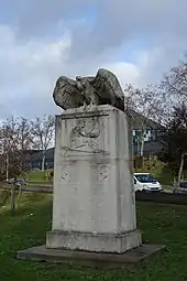 Le monument qui fait face à l'héliport de Paris.
