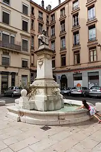 Monument fontaine à Jean-Pierre Pléney