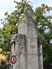 Le monument à Reichel.