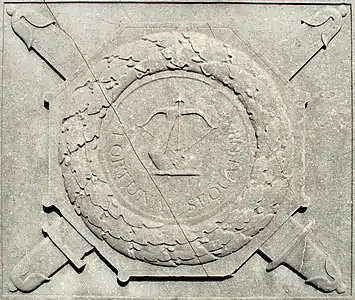 Bas-relief de la face ouest : Fortuna sequatur.