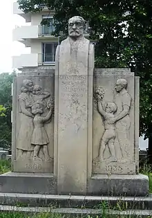 Monument en souvenir de Jules Grandclément