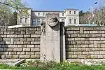 Monument à Louis Comte