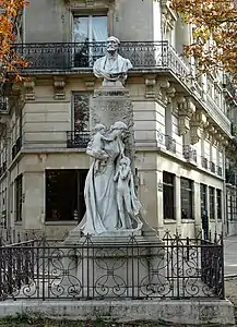 Jean-Baptiste Champeil, Monument à Théophile Roussel, au carrefour des avenues Denfert-Rochereau et de l'Observatoire.