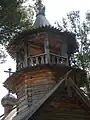 clocher rond d'un bâtiment en bois