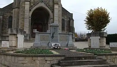 Le monument aux morts.