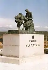 Vue latérale du monument.