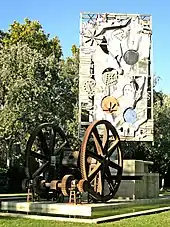 monument au Centenaire de l'Exposition, d'Antoni Clavé.