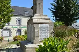 Monument au mort d'Inguiniel vu du côté réservé au mort de la Seconde Guerre mondiale.