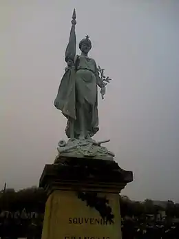 Monument aux morts de 1870« Monument du Souvenir français, ou Pro Patria à Évreux », sur À nos grands hommes,« Monument du Souvenir français, ou Pro Patria à Évreux », sur e-monumen