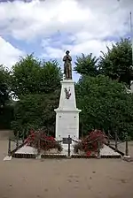 Poilu au repos (monument aux morts)