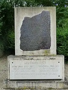 Monument aux frères Haüy à l'emplacement de leur maison natale, Saint-Just-en-Chaussée.
