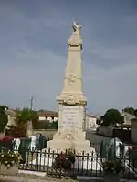 Le monument aux morts à Migré.