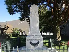 Monument aux morts de Challes-les-Eaux.