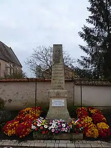 Le monument aux morts d'Amilly-Cintray.