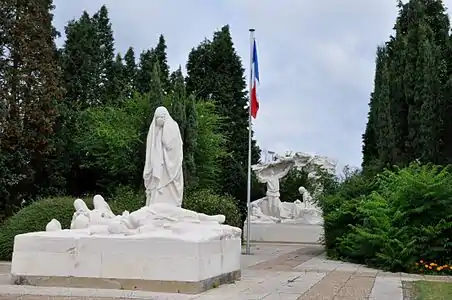 Le monument aux morts.