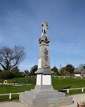 Le monument aux morts.