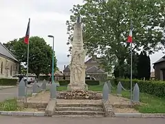 Le monument aux morts conçu par  Maurice Ringot