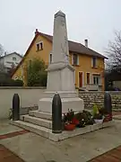 Monument aux morts de la Première et Seconde guerre mondiale sur la Place du Souvenir