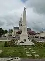 Le monument aux morts sur la place de la République.