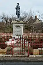 Poilu au repos (monument aux morts)