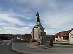 Poilu au repos (monument aux morts)