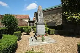 Le monument aux morts.