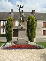 Le Poilu victorieux (monument aux morts)