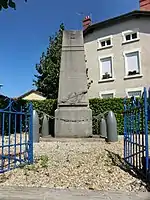 Le monument aux morts de Civrieux.