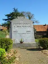 Le monument aux morts.