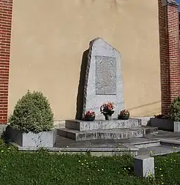 Le monument aux morts municipal.