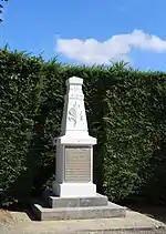 Le monument aux morts municipal.