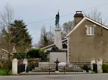 Le monument aux morts.