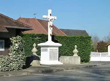 Le monument aux morts.