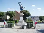 Le Poilu victorieux (monument aux morts)