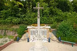 Monument aux morts de Saint-Léger-du-Bourg-Denis dans le cimetière Nord rue Cantony à Saint-Léger-du-Bourg-Denis