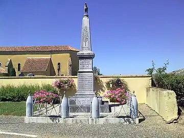 Le monument aux morts.