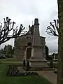 Le monument aux morts devant l'église de Saint-Maurice-de-Gourdans.