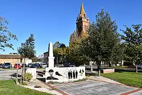 Monument aux morts et monument de la Résistance à Fonsorbes